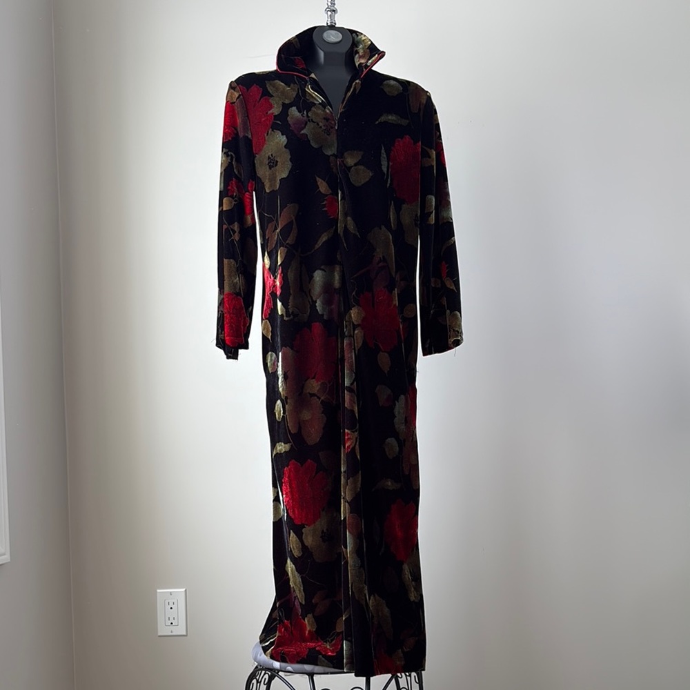 Vanity Fair Black and Red Floral Long Robe